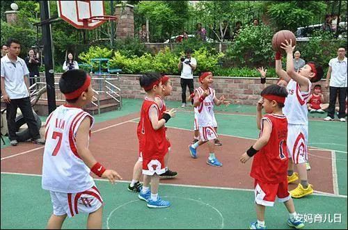 小孩儿实用的篮球技巧_儿童篮球技巧_小孩篮球教学篮球基础