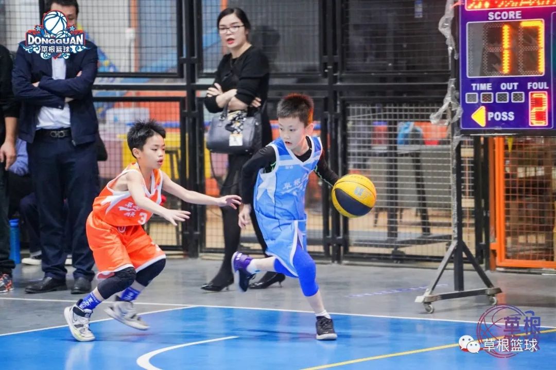篮球4v4规则半场出街_篮球半场游戏规则_篮球半场的规则