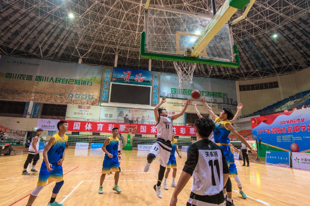 篮球五人进攻规则图解_篮球五人进攻战术_篮球五人进攻规则
