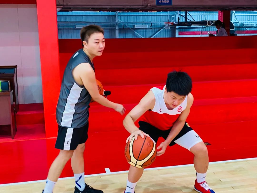 组队篮球规则球员是什么意思_篮球球员组队规则是什么_组队篮球规则球员是谁