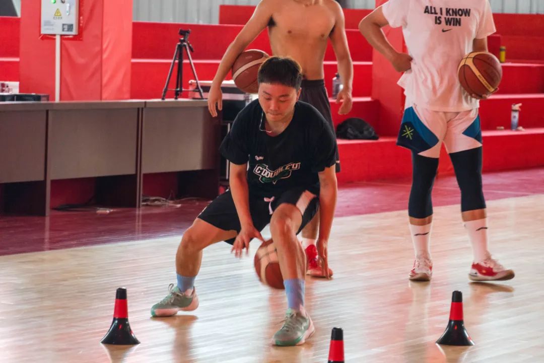 篮球球员组队规则是什么_组队篮球规则球员是什么意思_组队篮球规则球员是谁