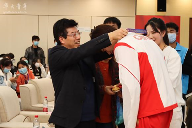 游泳冠军师大_游泳冠军2021_游泳师大冠军是谁