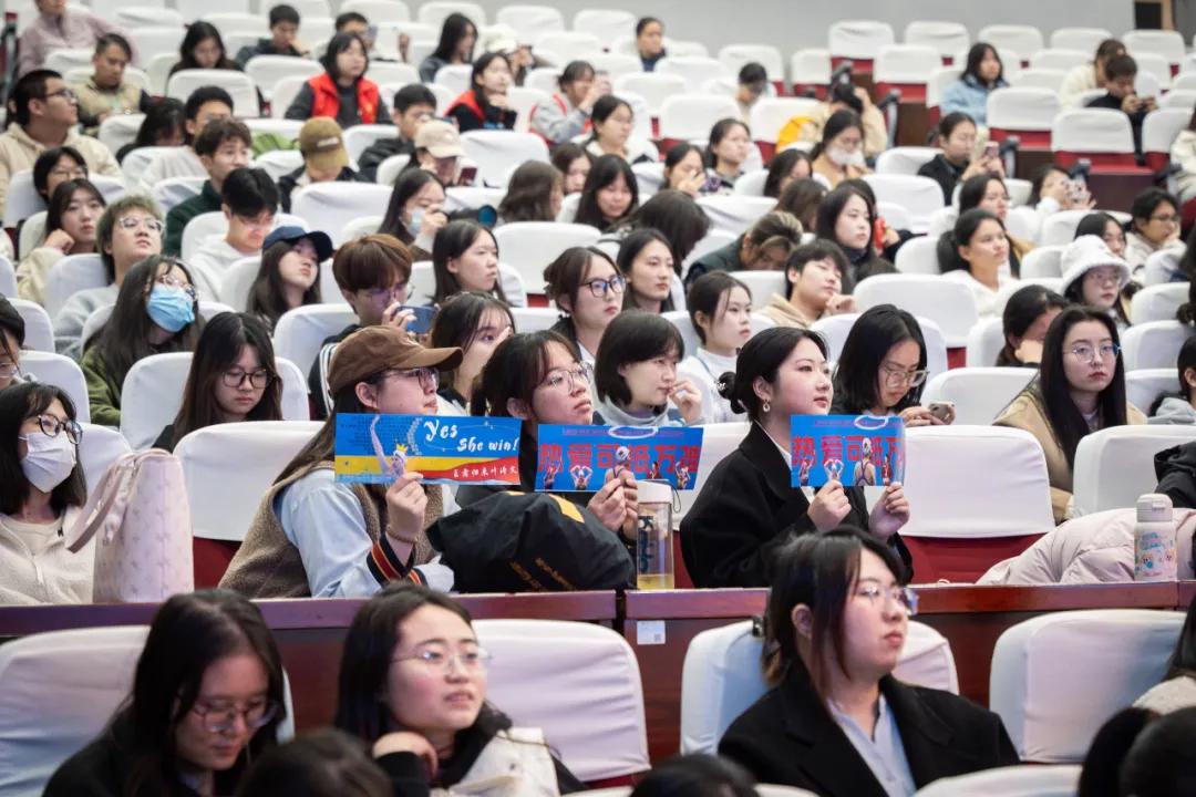 游泳出发冠军世界是哪个国家_世界游泳冠军出发是谁_游泳的世界冠军