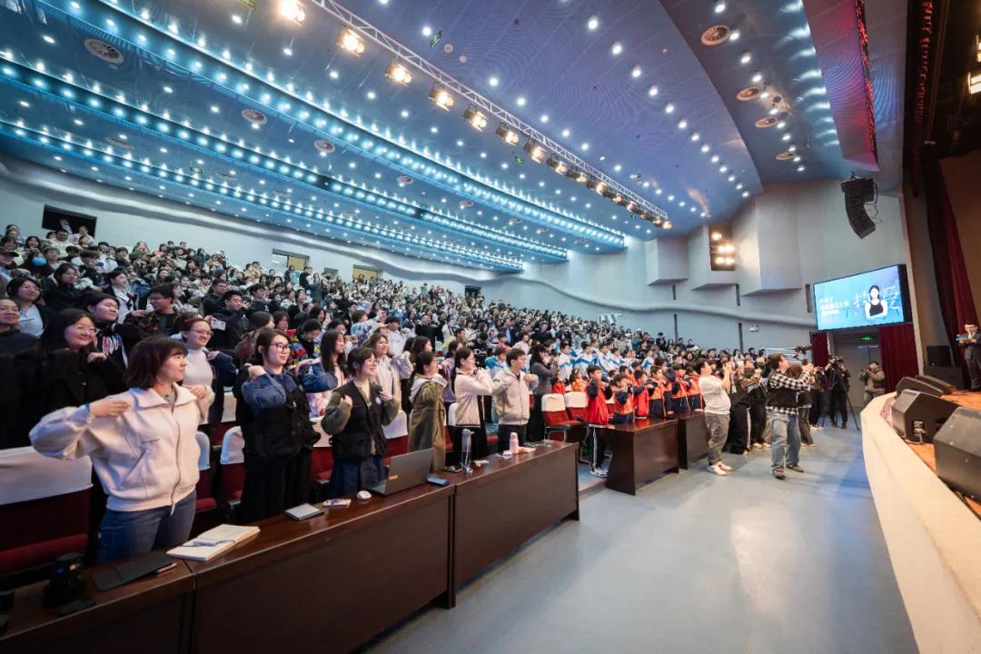 游泳的世界冠军_游泳出发冠军世界是哪个国家_世界游泳冠军出发是谁