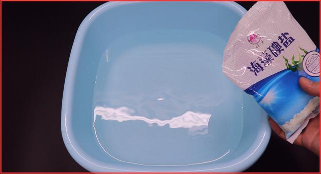 杯子不管多难清洗，教你方法，不用洗洁精，细菌污垢全洗干净