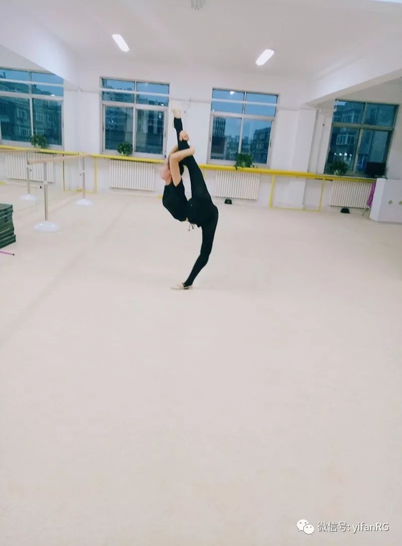 少儿游泳比赛女子_女子游泳儿童比赛舞蹈冠军_游泳舞蹈女子冠军儿童比赛