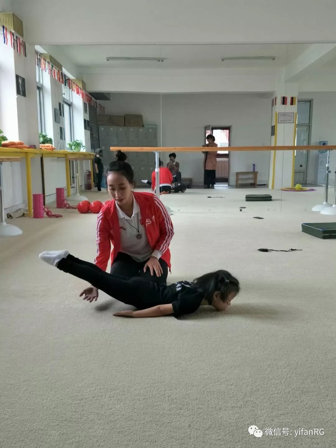 游泳舞蹈女子冠军儿童比赛_少儿游泳比赛女子_女子游泳儿童比赛舞蹈冠军