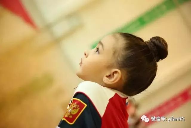 女子游泳儿童比赛舞蹈冠军_少儿游泳比赛女子_游泳舞蹈女子冠军儿童比赛