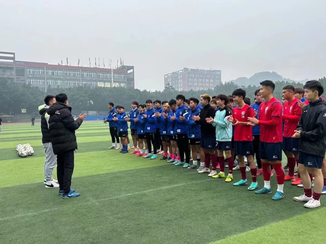 足球比赛冠军规则_足球领奖台_足球冠军领奖规则是什么