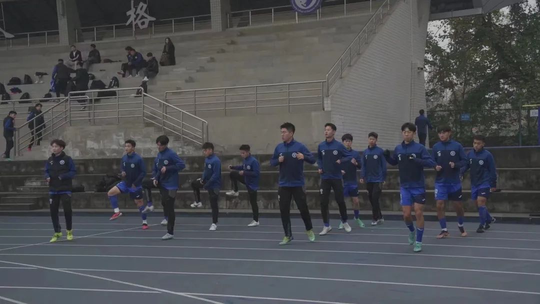 足球领奖台_足球比赛冠军规则_足球冠军领奖规则是什么