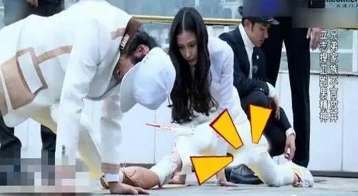 健身明星劈叉事件_健身明星劈叉视频_明星劈叉健身