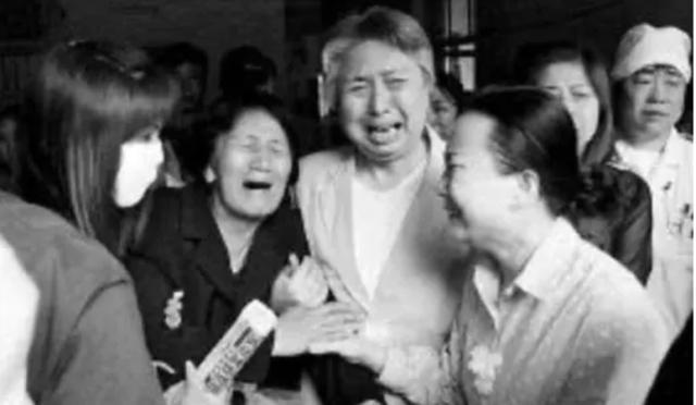举重冠军之死原文_举重冠军4岁_举重冠军最多能举多少公斤