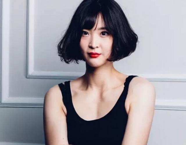 女运动员背后的艰辛 四年不吃晚饭 举重女冠军长胡须