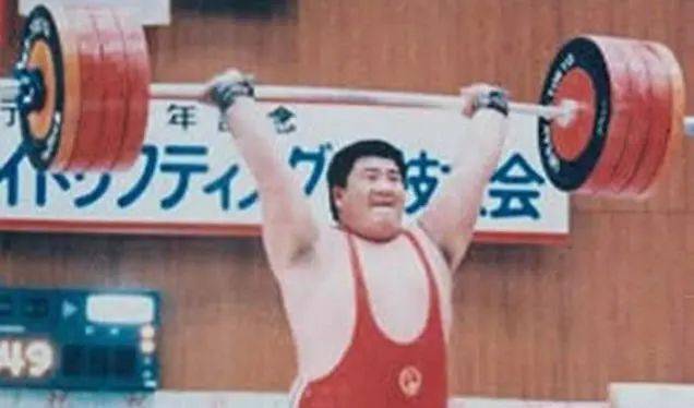 举重冠军之死原文_举重冠军能举起多少斤_举重冠军4岁