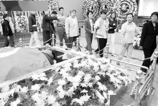 举重冠军之死原文_举重冠军能举起多少斤_举重冠军4岁