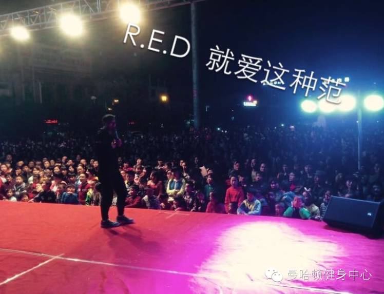 健身出名的明星_明星体育馆健身_盘点那些健身明星
