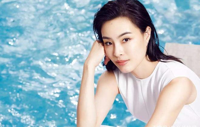 女子游泳冠军在水中跳舞_跳舞游泳水中女子冠军叫什么_游泳选手跳舞