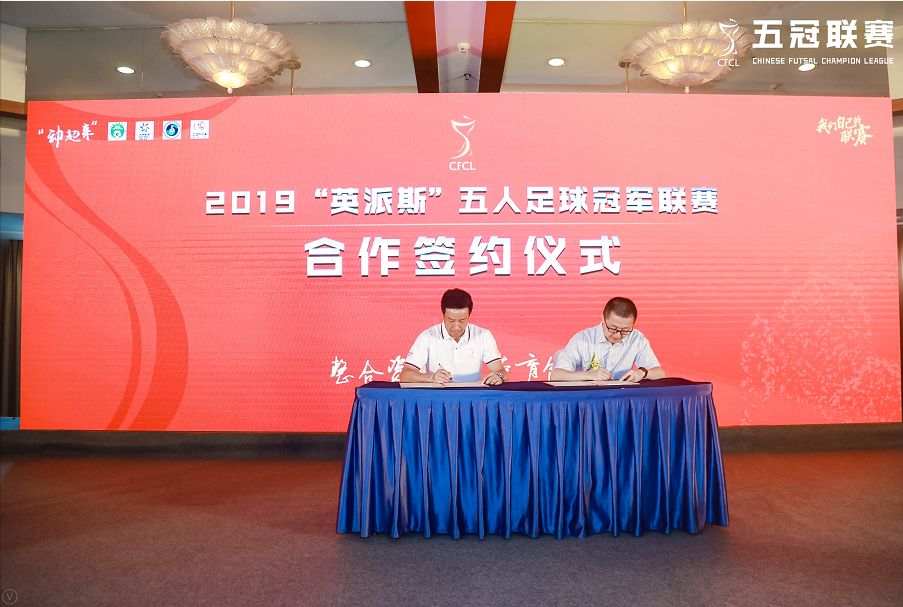 足球冠军奖杯含金量_足球五大联赛冠军奖金_足球联赛冠军奖杯