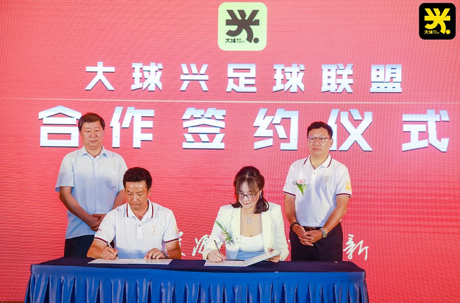 足球冠军奖杯含金量_足球联赛冠军奖杯_足球五大联赛冠军奖金