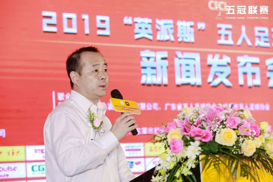 足球联赛冠军奖杯_足球五大联赛冠军奖金_足球冠军奖杯含金量