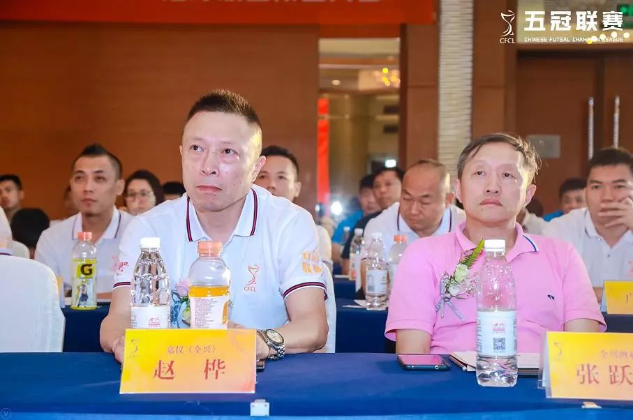 足球五大联赛冠军奖金_足球联赛冠军奖杯_足球冠军奖杯含金量