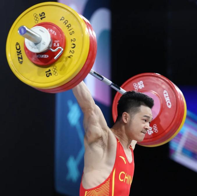 举重运动员胖成那样_举重运动员胖_最胖的举重男冠军是谁呀