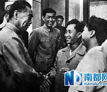 周恩来接见陈镜开
