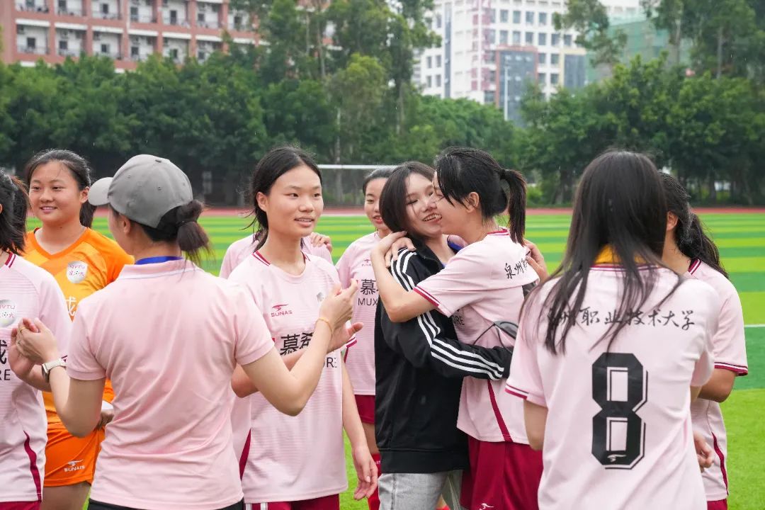 华侨中学足球队_华侨大学足球新生杯_华侨大学足球队冠军