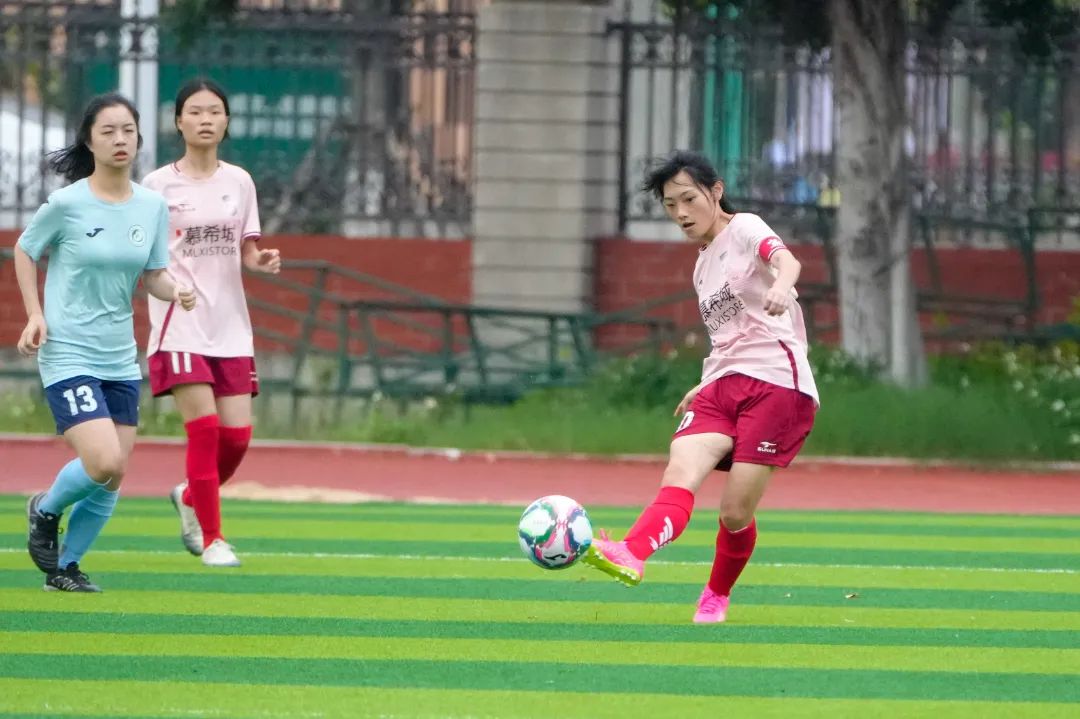 华侨中学足球队_华侨大学足球队冠军_华侨大学足球新生杯