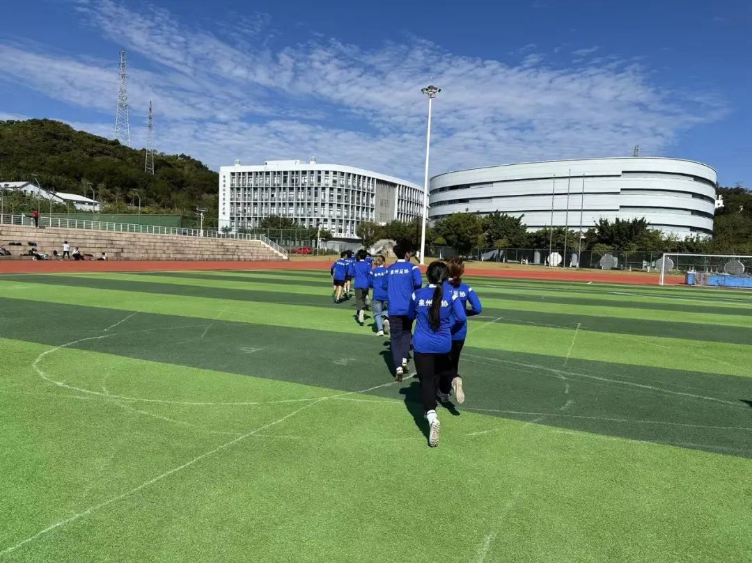 华侨大学足球队冠军_华侨大学足球新生杯_华侨中学足球队