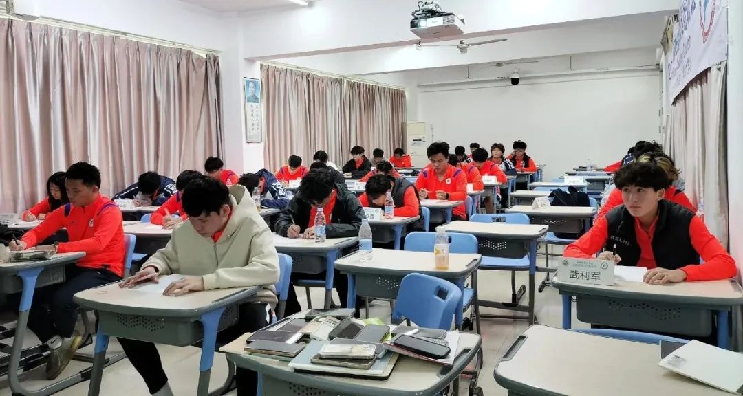 华侨中学足球队_华侨大学足球队冠军_华侨大学足球新生杯