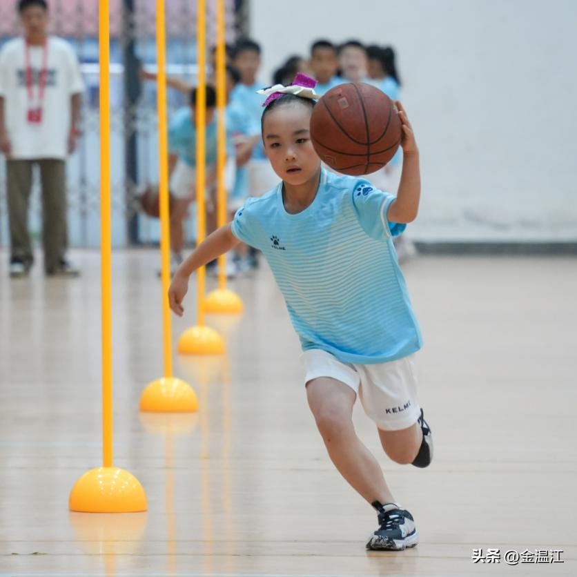 小学校园篮球比赛方案_小学校园篮球技巧挑战赛_小学篮球比赛如火如荼