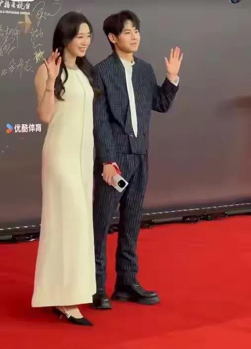 奥运击剑冠军中国服饰女_中国击剑奥运冠军女子_奥运会中国女子击剑