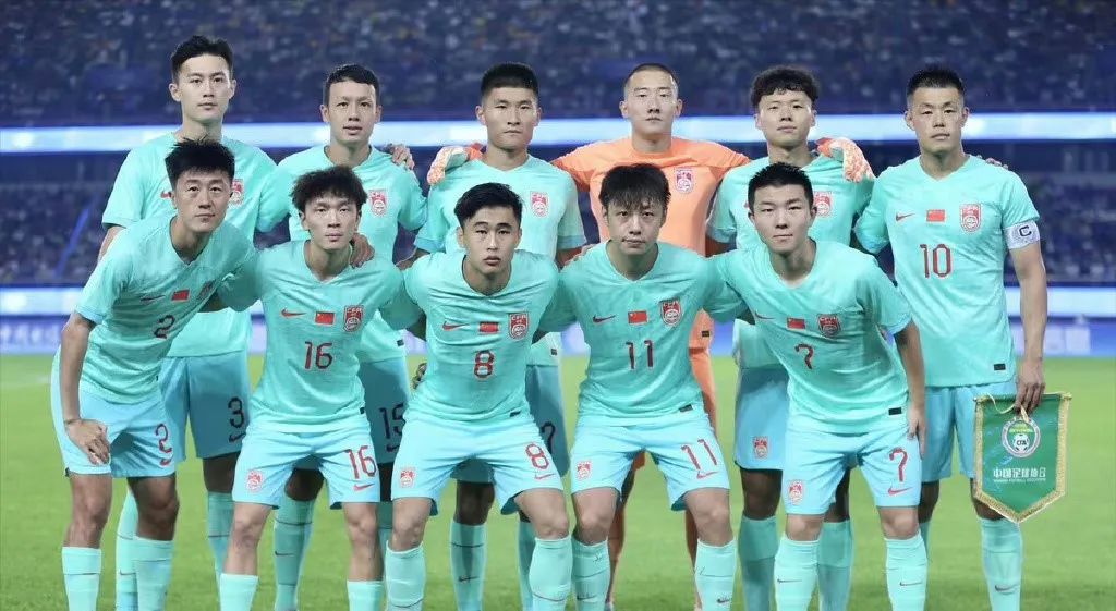 中国足球队锋线规则视频_锋线足球_足球锋线组合排名