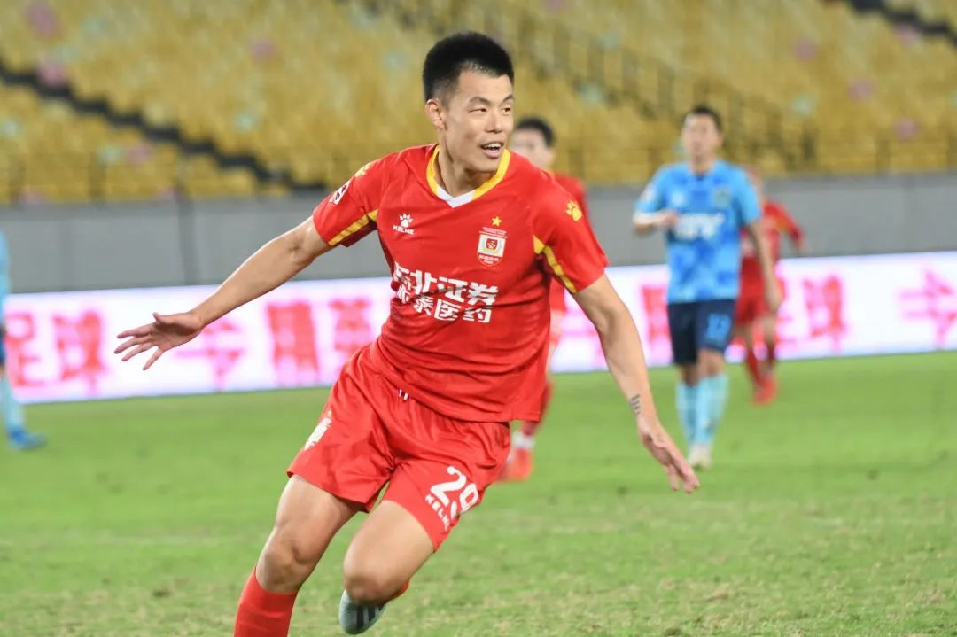 中国足球队锋线规则视频_足球锋线组合排名_锋线足球