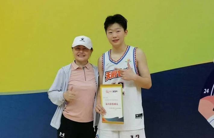 成都篮球冠军小孩_成都少儿篮球比赛_篮球成都小孩冠军都有谁
