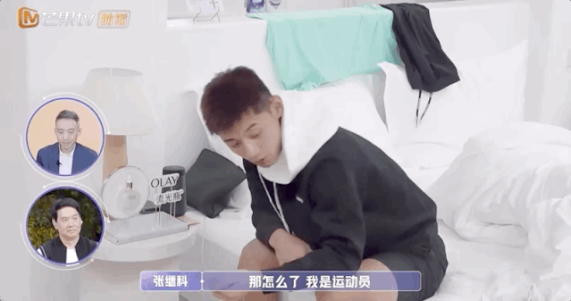 游泳水中失衡怎么站立视频_游泳比赛水下出发动作_游泳水下障碍比赛规则