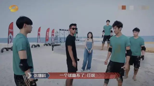 游泳比赛水下出发动作_游泳水下障碍比赛规则_游泳水中失衡怎么站立视频