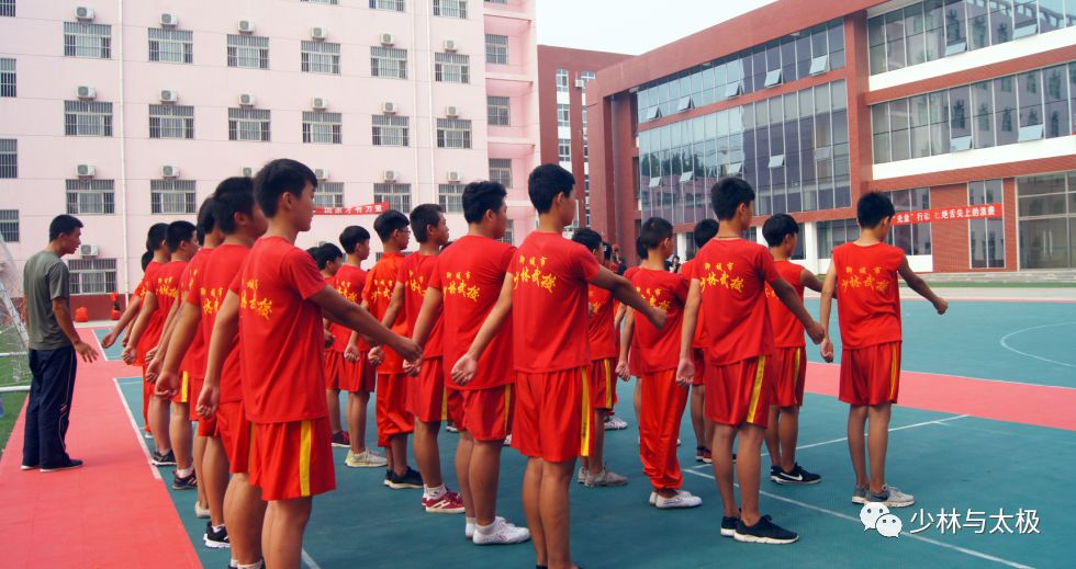 武警打的过拳击手吗_柔道冠军能打得过武警部队吗_武警打得过特种兵吗