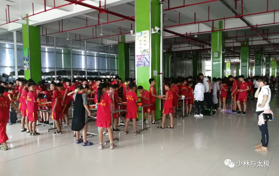 武警打的过拳击手吗_柔道冠军能打得过武警部队吗_武警打得过特种兵吗