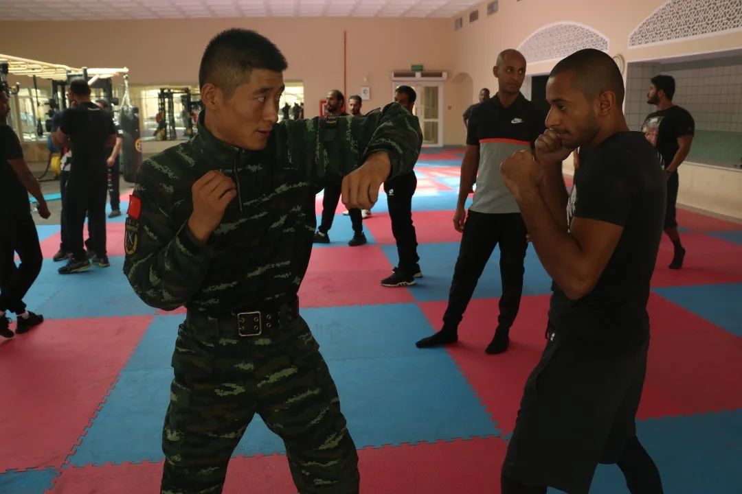 武警能部队冠军打得过中将吗_柔道冠军能打得过武警部队吗_武警能部队冠军打得过日军吗