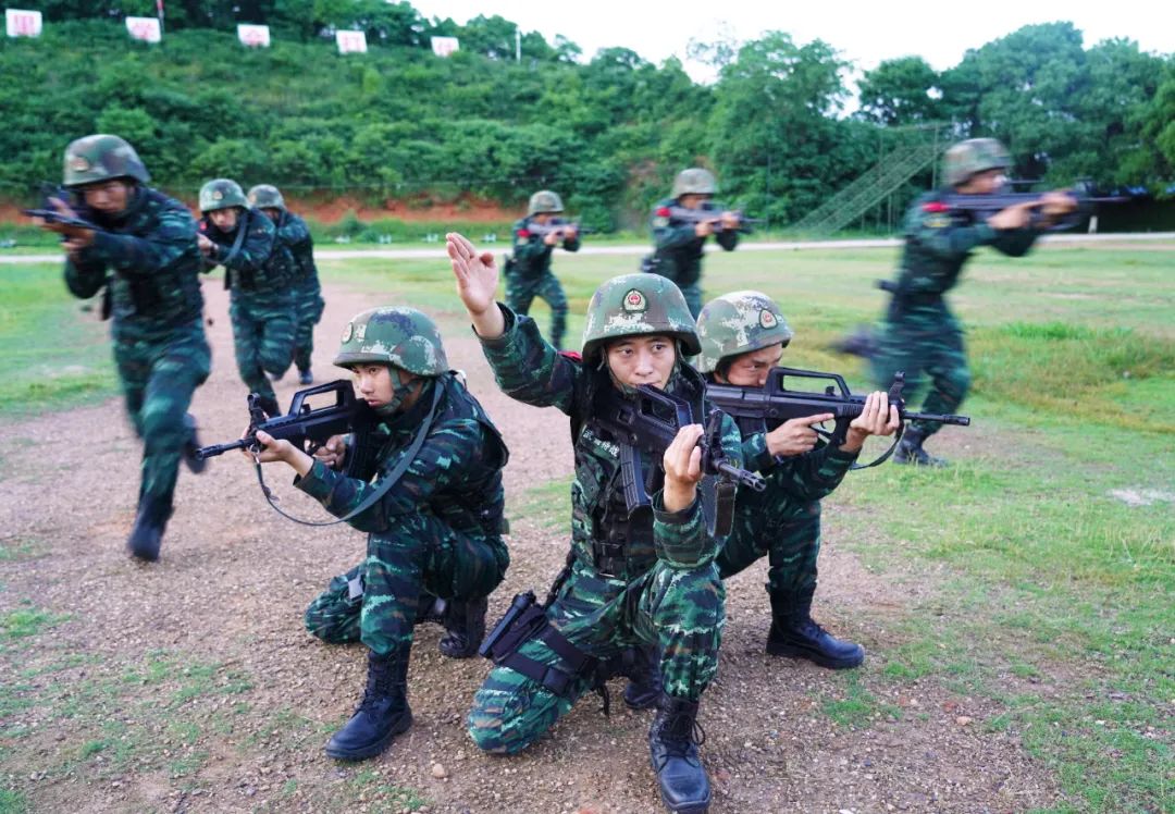 武警能部队冠军打得过中将吗_柔道冠军能打得过武警部队吗_武警能部队冠军打得过日军吗