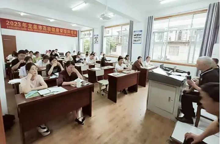 浙江宁波健身房私教_宁波健身房私教多少钱一节课_宁波健身私教价格