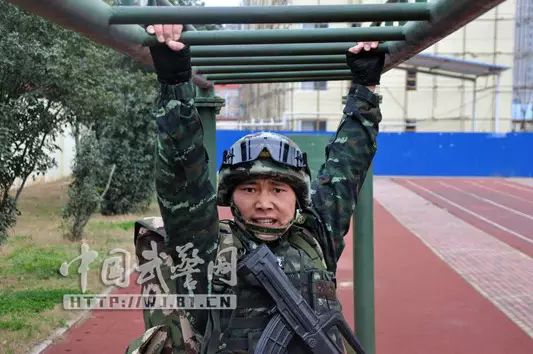 武警打得过职业格斗选手吗_柔道冠军能打得过武警部队吗_武警最能打