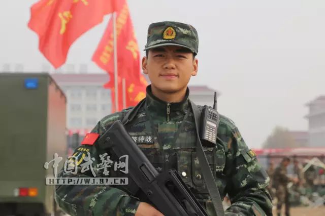 柔道冠军能打得过武警部队吗_武警最能打_武警打得过职业格斗选手吗
