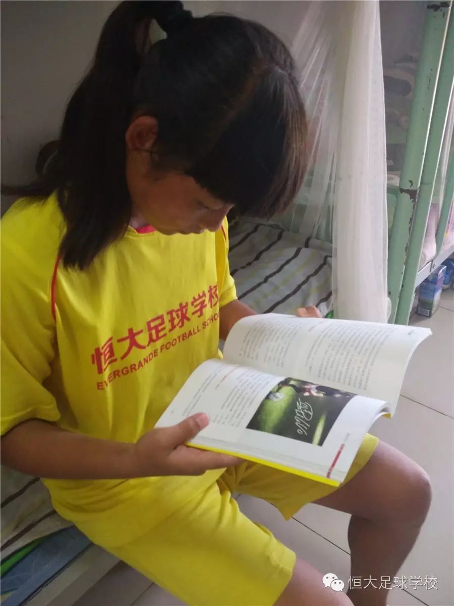 足球规则详细书_足球规则详细书籍有哪些_足球规则书籍