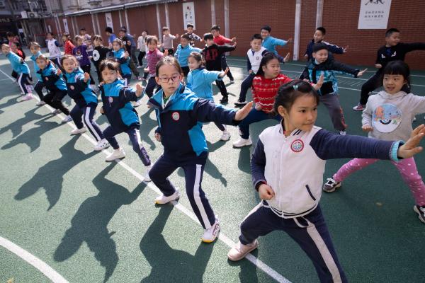 九岁小学生打篮球游戏规则_小学生篮球小游戏_中小学生篮球游戏