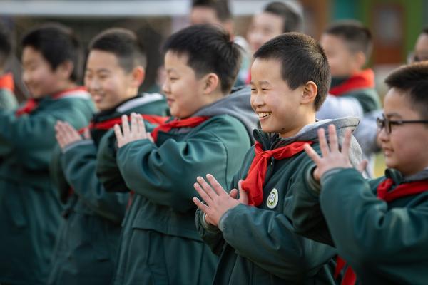 小学生篮球小游戏_中小学生篮球游戏_九岁小学生打篮球游戏规则