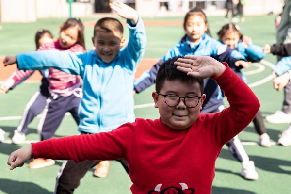 中小学生篮球游戏_九岁小学生打篮球游戏规则_小学生篮球小游戏