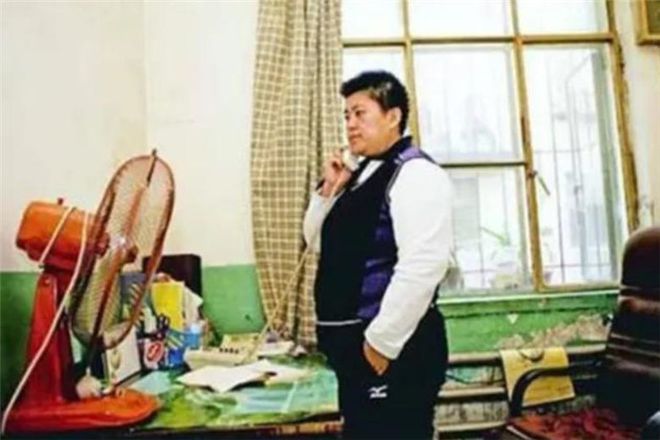 退役保安举重冠军是谁_退役保安举重冠军名单_举重冠军退役当保安